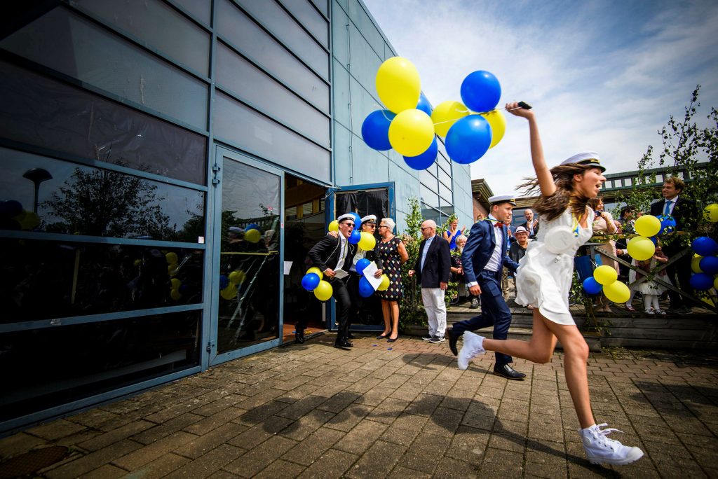 Glada studenter studentflak